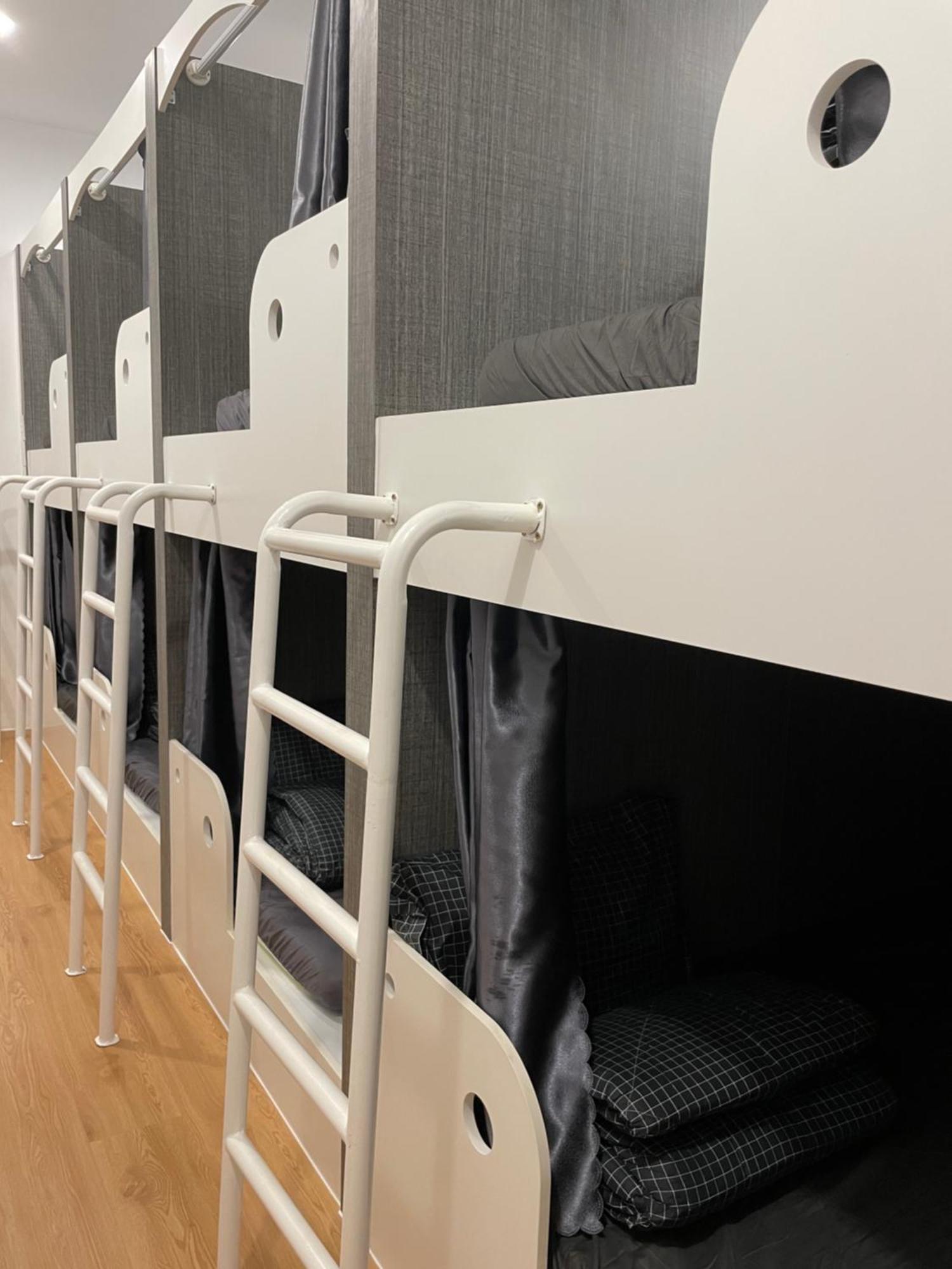 Alphabet Home Capsule ホーチミン市 エクステリア 写真
